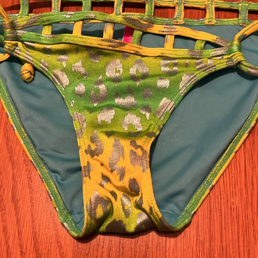 Victorias Secret Bikini - Picture 3 of 5